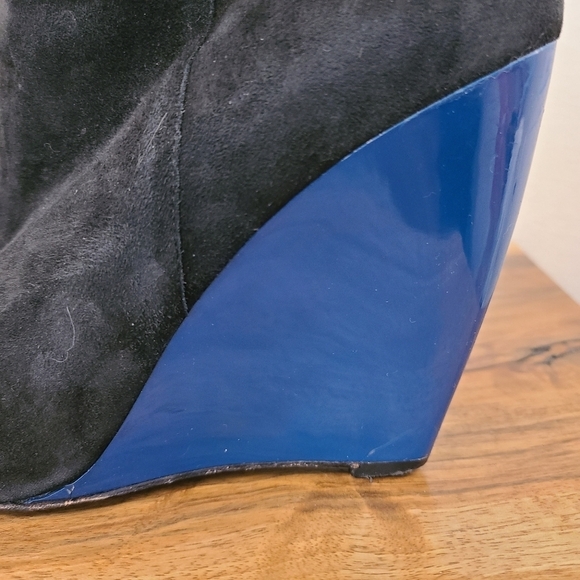 Pour la Victoire Ravel Suede Black & Blue Wedge Booties - Picture 4 of 15
